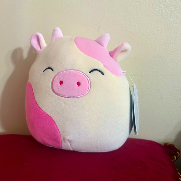 Squishmallows Other - Squishmallows Caedyn pink cow NWT 7 inches